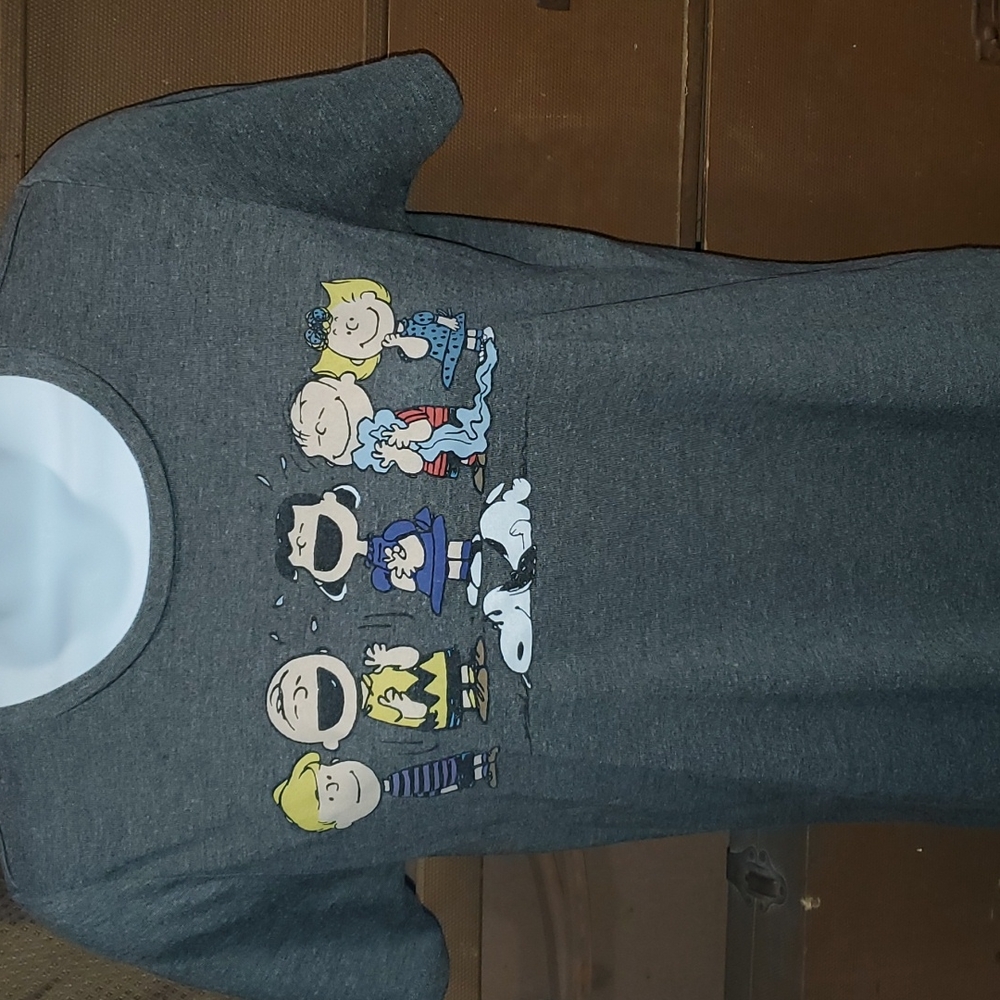 PEANUTS tshirt.    #3640